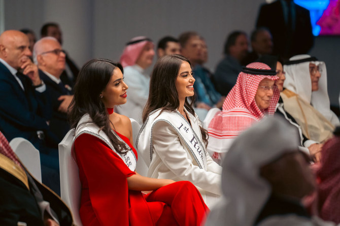 Lebanese beauty queens Maya Aboul Hosn and Yasmina Zaytoun are pictured in Riyadh. (AN photo)