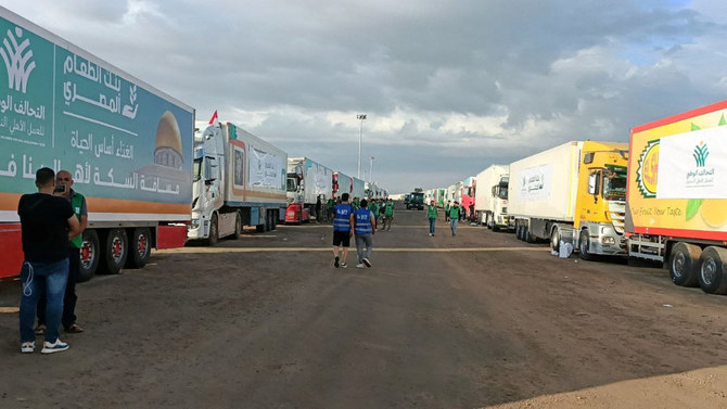 Egyptian aid convoy arrives at Gaza border crossing