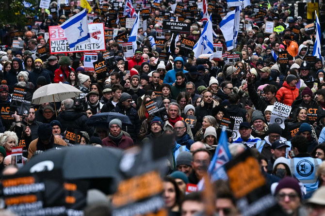 Jewish BBC staff defy rules to attend antisemitism march