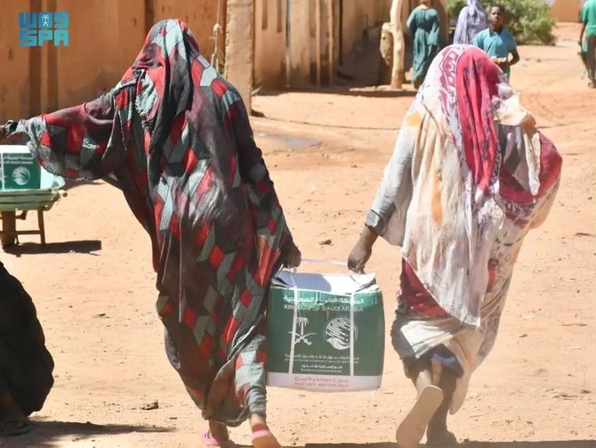 KSrelief distributes 950 food parcels to displaced people in Khartoum