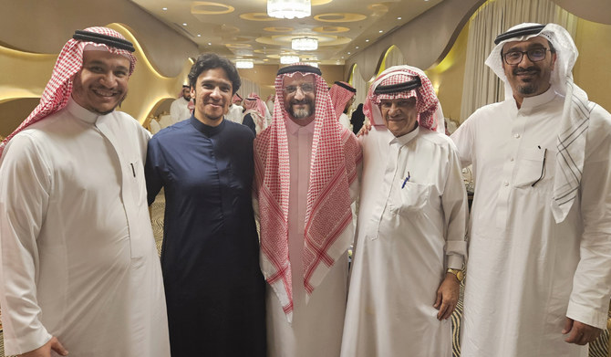 Tears of joy as American reunites with Saudi family after 40 years 