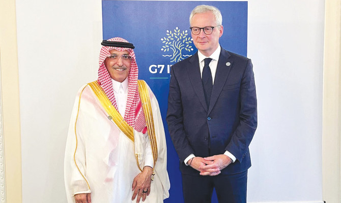 Saudi finance minister discusses current global economic outlook with French counterpart