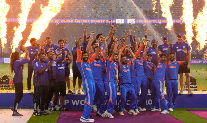 Unbeaten India sink Pakistan to retain Asia Cup title