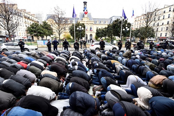 In this 2021 file photo, French police watch over Muslims praying. (AFP file photo)