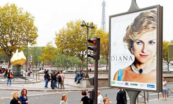 ‘Diana’ film poster taken down from Paris crash site