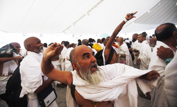 Pilgrims stone devil in final Haj ritual