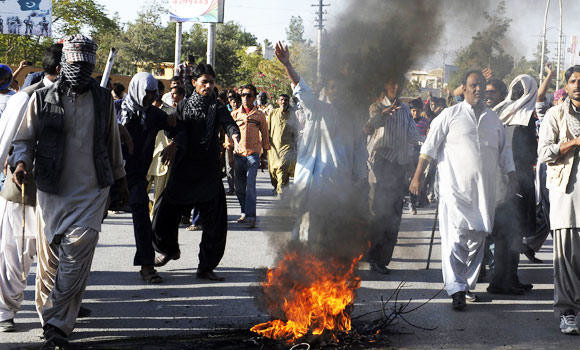 Facing heat, Christians take to Pakistan streets