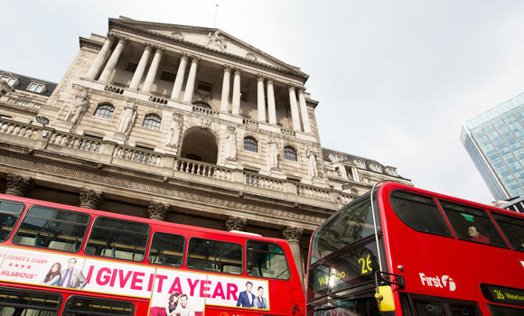 Pound struggles after UK debt downgrade