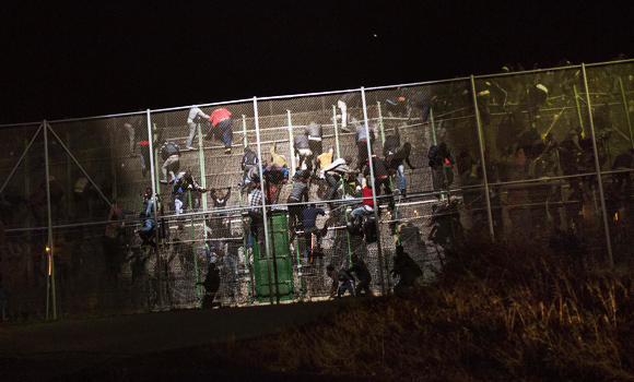 Hundreds of migrants storm across Spanish border at Melilla