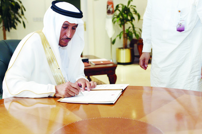 RCJY chief signs contracts for Jubail projects