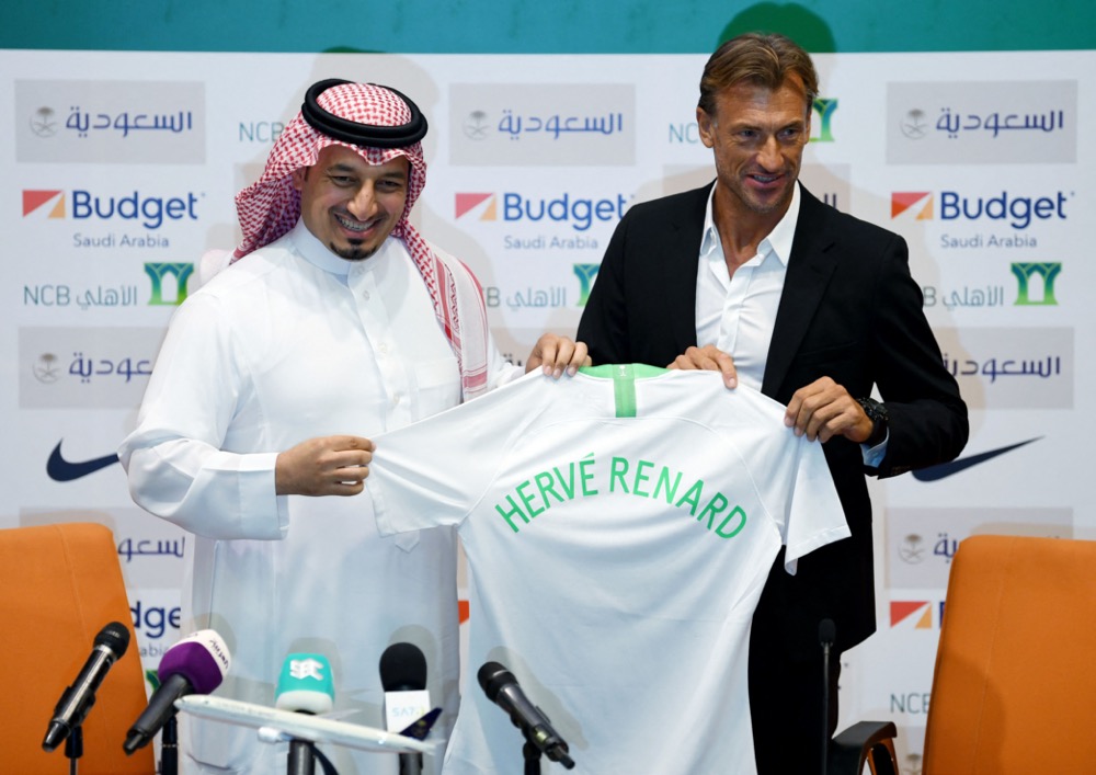 Saudi Arabia head coach Herve Renard looks on during the FIFA World  Fotografía de noticias - Getty Images