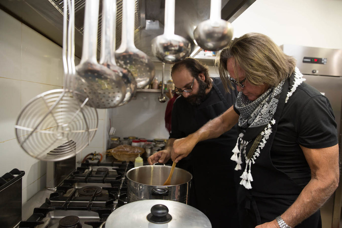 https://www.arabnews.com/sites/default/files/userimages/2050466/with_mohamed_hadid_in_the_kitchen_2.jpg