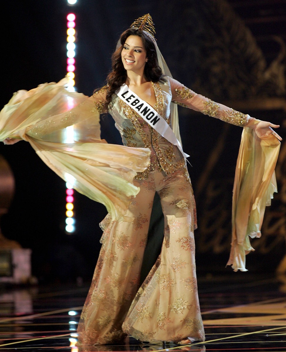 The Six Arab Beauty Queens Show Off National Costumes At The Miss Universe Show Arab News 