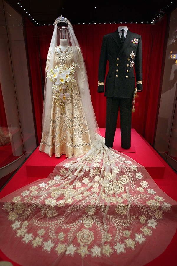 Queen's Coronation gown, robe and glittering jewels on show at Windsor |  The Independent